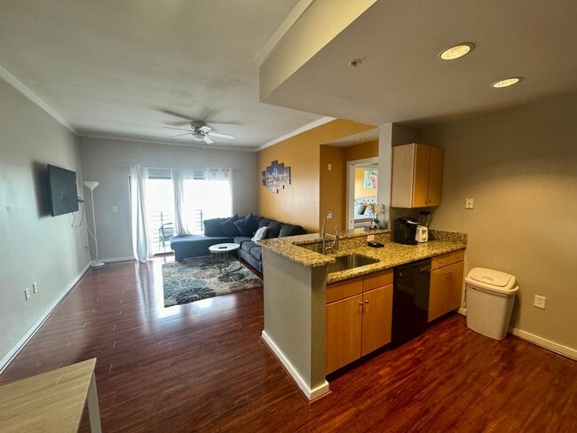 One Bedroom Furnished Condo in Uptown Char... - One Bedroom Furnished Condo in Uptown Char...