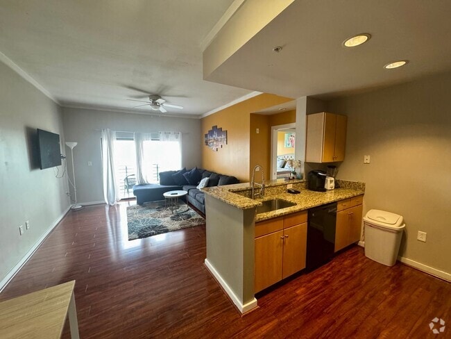 Building Photo - One Bedroom Furnished Condo in Uptown Char...