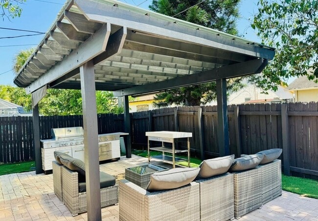 Photo - 330 SW 35th Ave