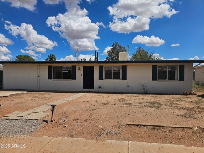 Building Photo - 310 2nd St Rental