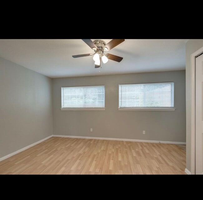 Photo - 5320 Lovell Ave