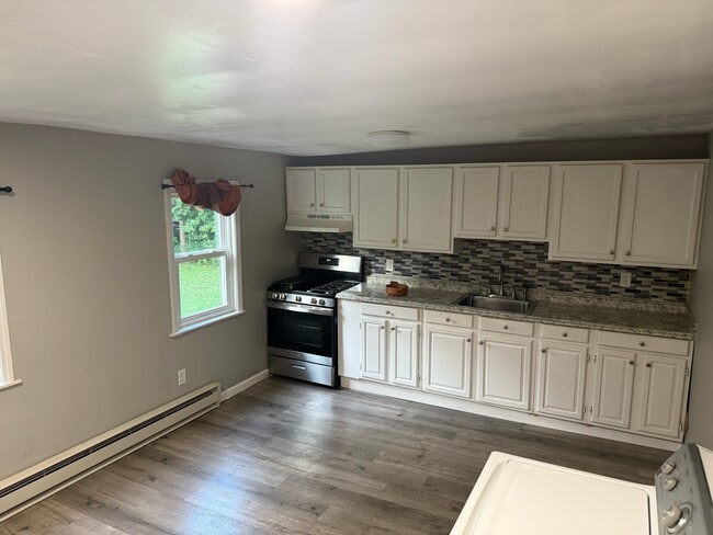 Building Photo - 261 W Main St Unit A Rental