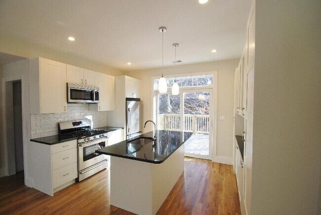 Building Photo - 143 Marcella St Rental