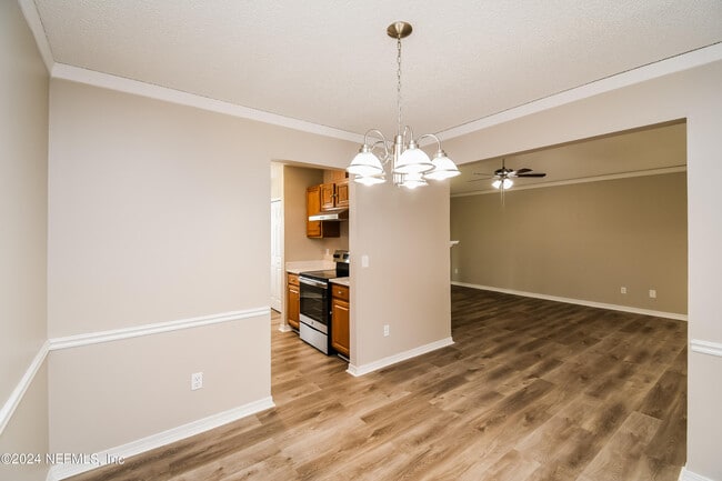 Photo - 8054 Loch Lomond Ln