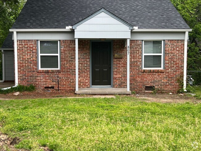 Building Photo - Beautiful Two Bedroom, One Bath Ready For ... Rental
