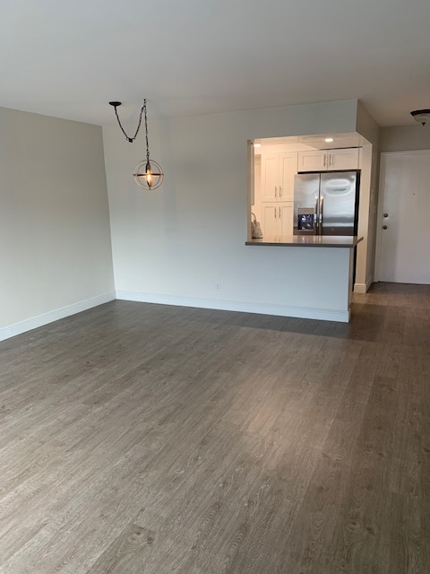 Living/dining room - 2624 NE 32nd St Apartments