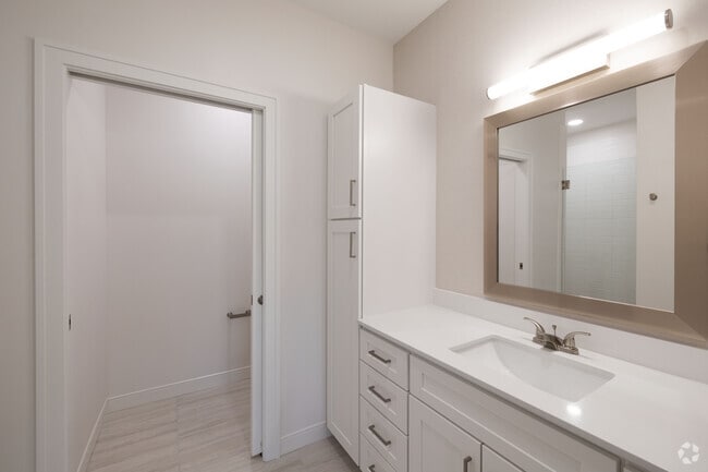 2BR, 2BA - 1,300SF - Primary Bathroom