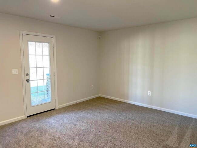 Photo - 325 Willowshire Ct