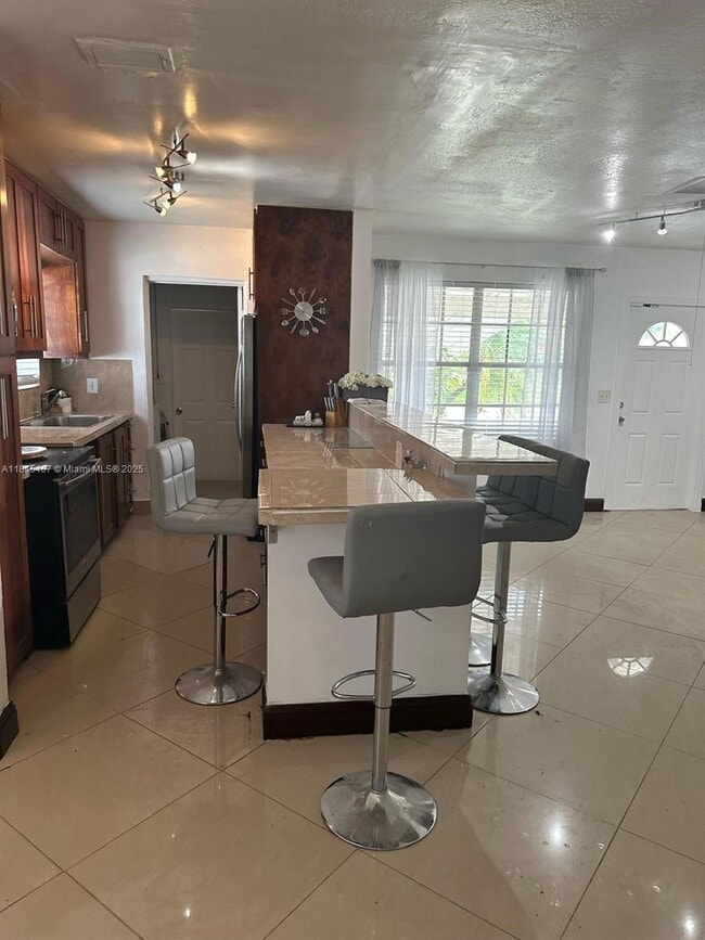 Photo - 305 SW 7th St