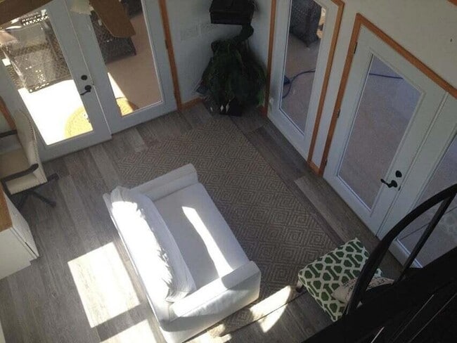 Photo - 621 Farmfield Rd