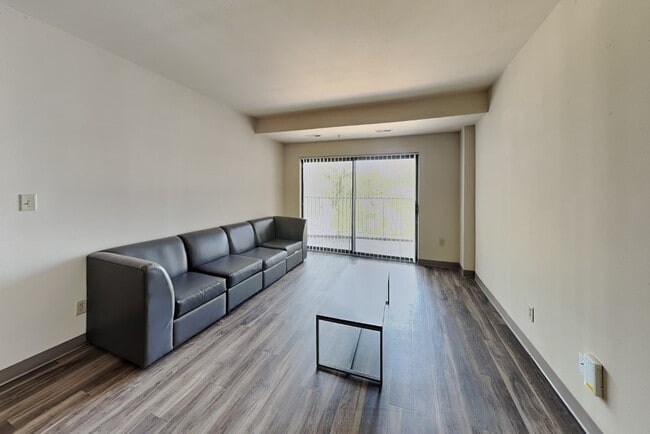 Building Photo - 200 Stanton Ave Unit 203