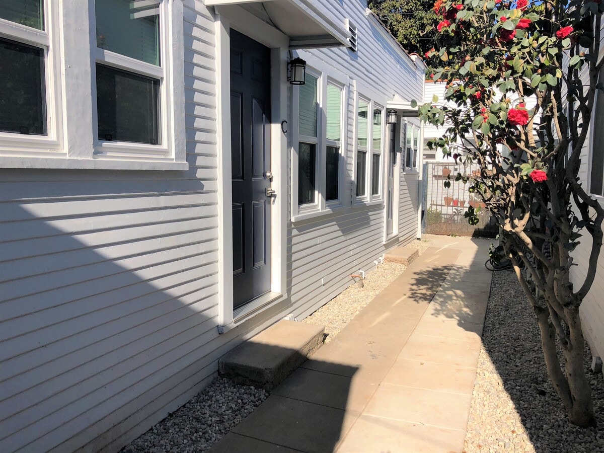 Entry - 649 Flower Ave Unit Apartment C