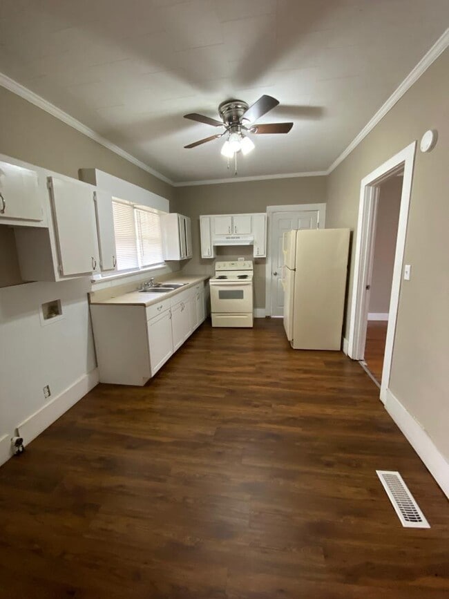 Photo - 609 N Selvidge St