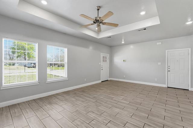 Photo - 3333 Dalton St