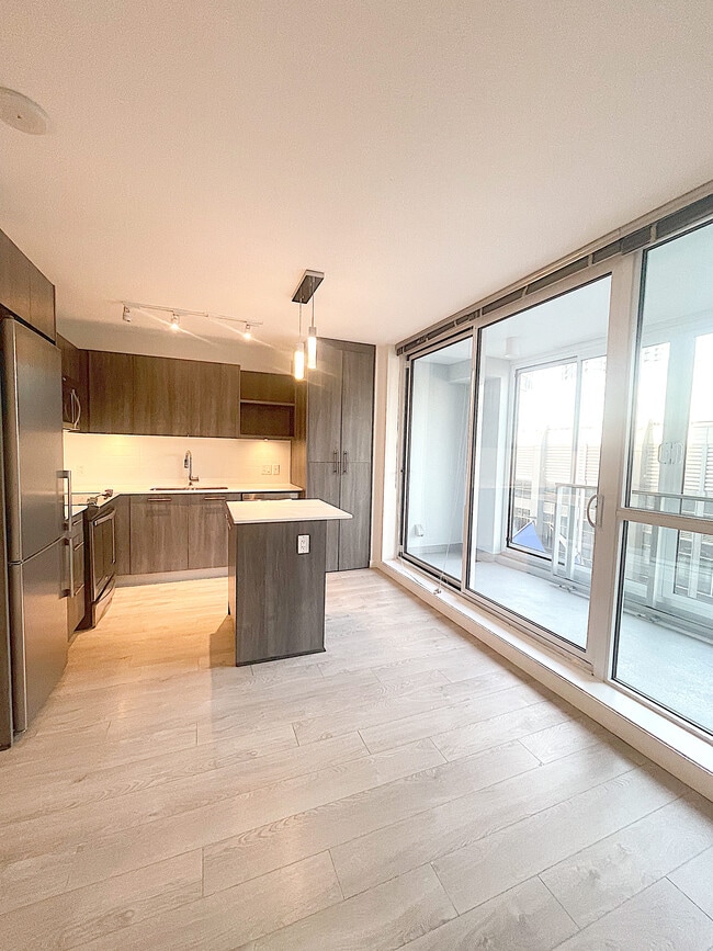 Building Photo - Centre South - 502 Unit 502