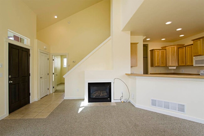 3892 Equestrian Ln