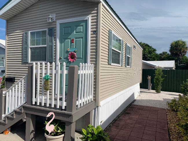 Photo - 2580 NE Indian River Dr House