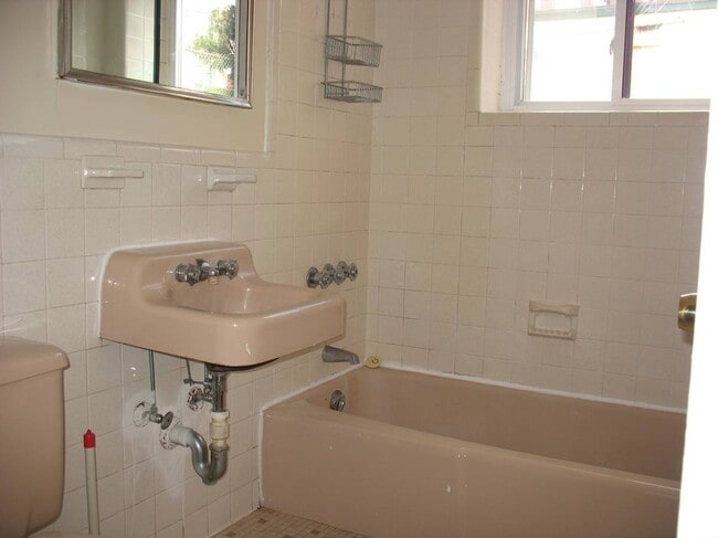 Photo - 1577 Commonwealth Ave