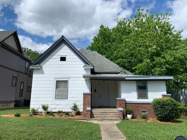 Front Yard - 1405 Union Ave Townhome