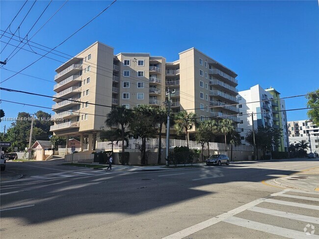 Building Photo - 102 SW 6th Ave Unit 205 Rental