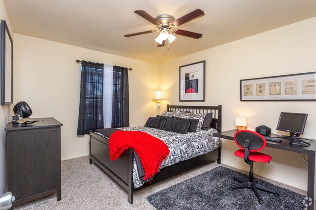 Bedroom - Fox Hall Apartments