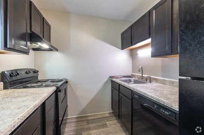 1BR, 1BA - 575SF - Kitchen