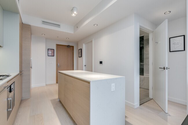 Photo - 1289 Hornby St