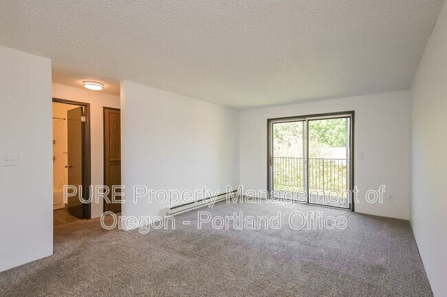 Photo - 14138 NE Sandy Blvd Unit P-05