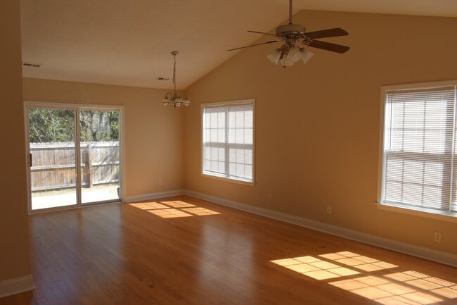 Photo - 1528 Wagon Ct