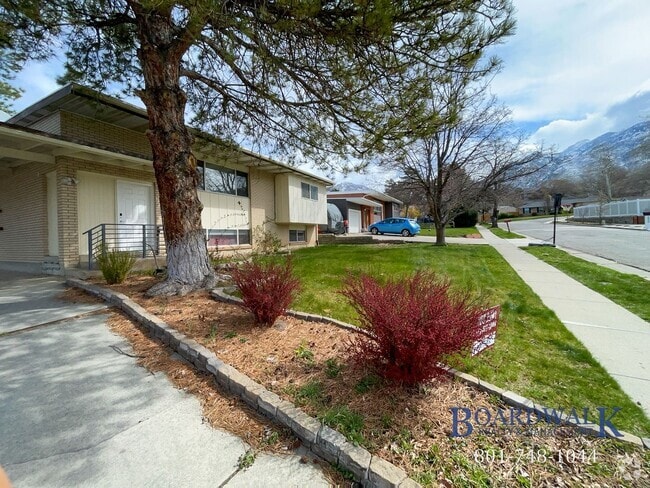 Building Photo - 2827 E Bridgewater Dr Unit 2827 E Bridgewater Drive, Upstairs Rental