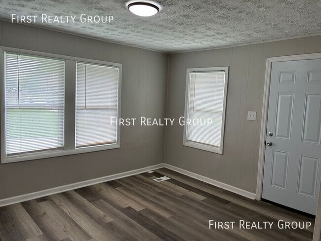Photo - 1671 Gummer Ave