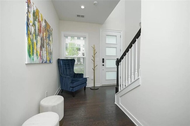 Photo - 2048 Holtz Ln