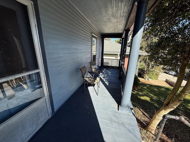 Photo - 404 Ewing St