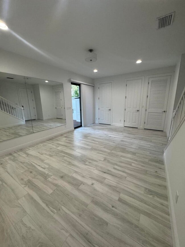 Photo - 615 Windward Cir