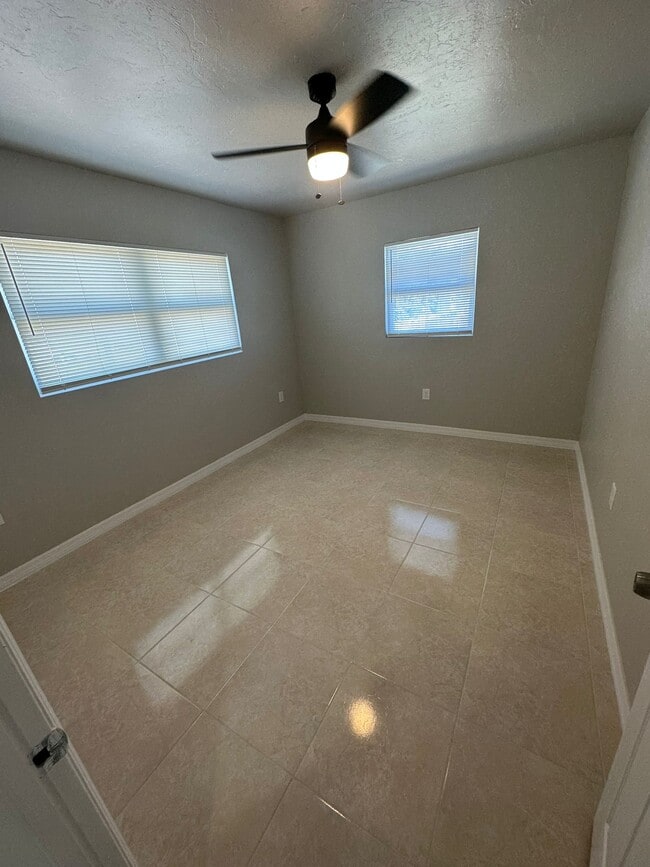 Photo - 11430-32 Kimble Dr - Quad