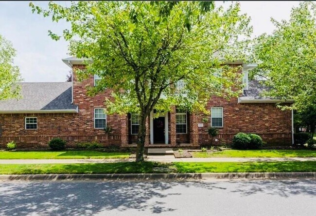 Building Photo - 523 Founders Park Dr E