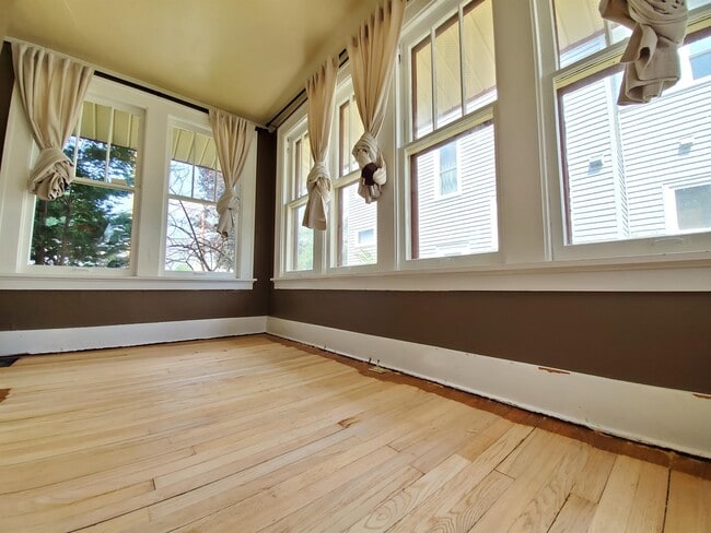 Photo - 716 2nd St NW