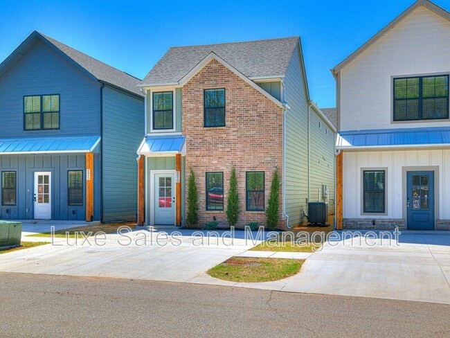 Photo - 612 W 2nd St