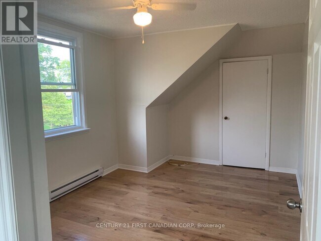 Photo - 359 Princess Ave Unité Apt 3