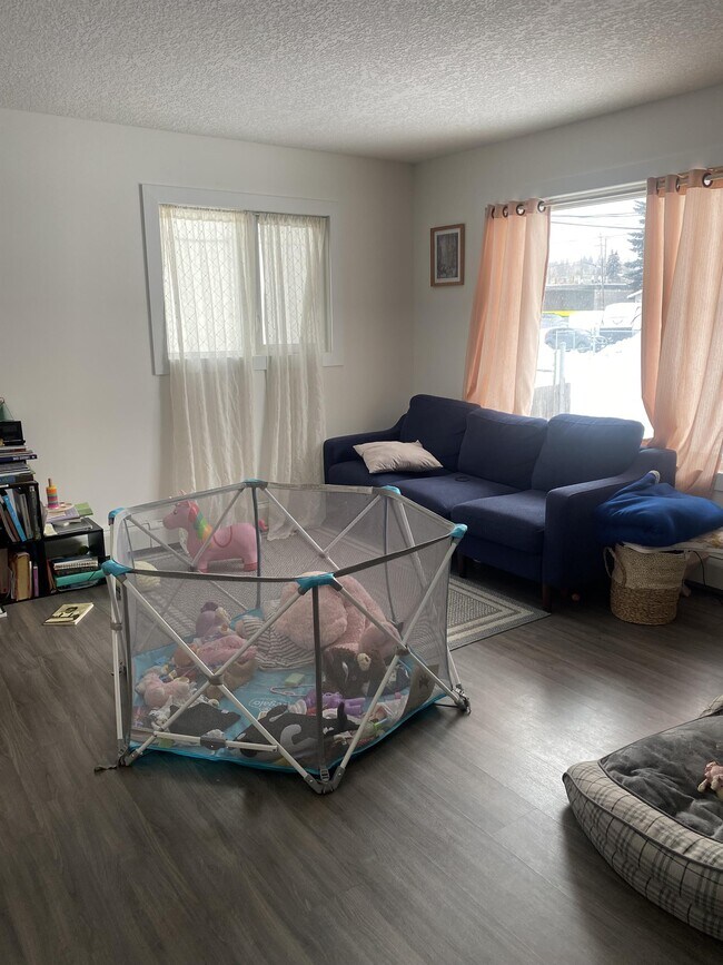 Photo - 2041 Tamarack St