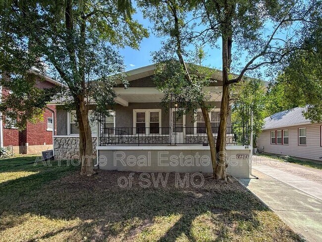 Building Photo - 1334 E Grand St Rental