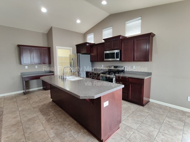 Photo - 603 Hilltop View St