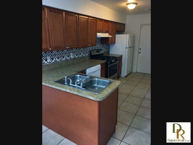 Photo - 3 Bedroom, 2.5 Bath, Garage, Screen Porch,...