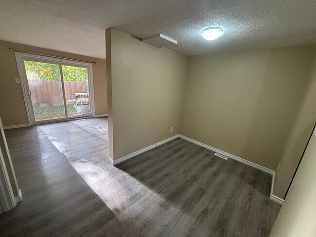 Photo - 325-325 Erb St. W Unit 22