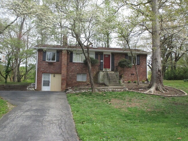 Building Photo - OAK RIDGE: 3 BEDROOM, 2.5 BATH HOME IN EMORY HEIGHTS