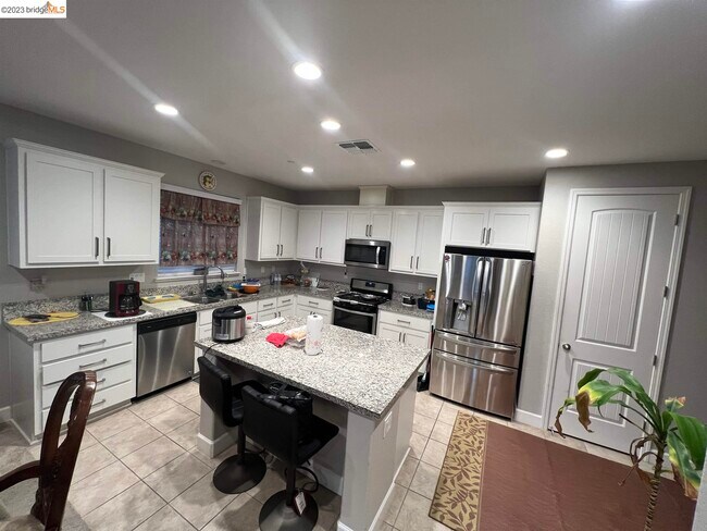 Photo - 5460 Chamberlain St