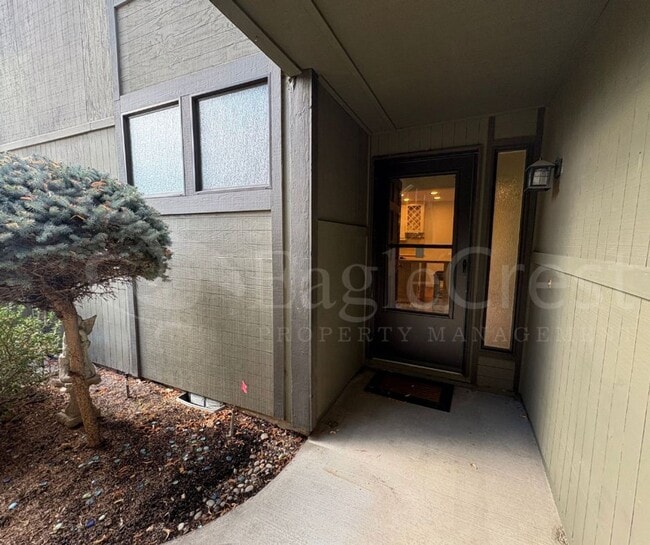 Photo - Three Bedroom Townhome Near Country Club G...