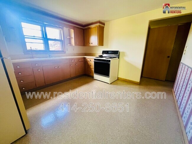 Photo - 4713 N 90th St