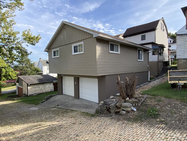 103 Onyx St Unit Rear