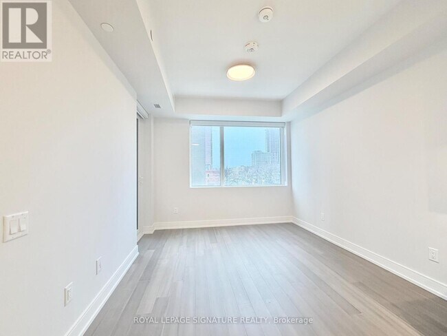 Photo - 664 Spadina Ave. Unit 406